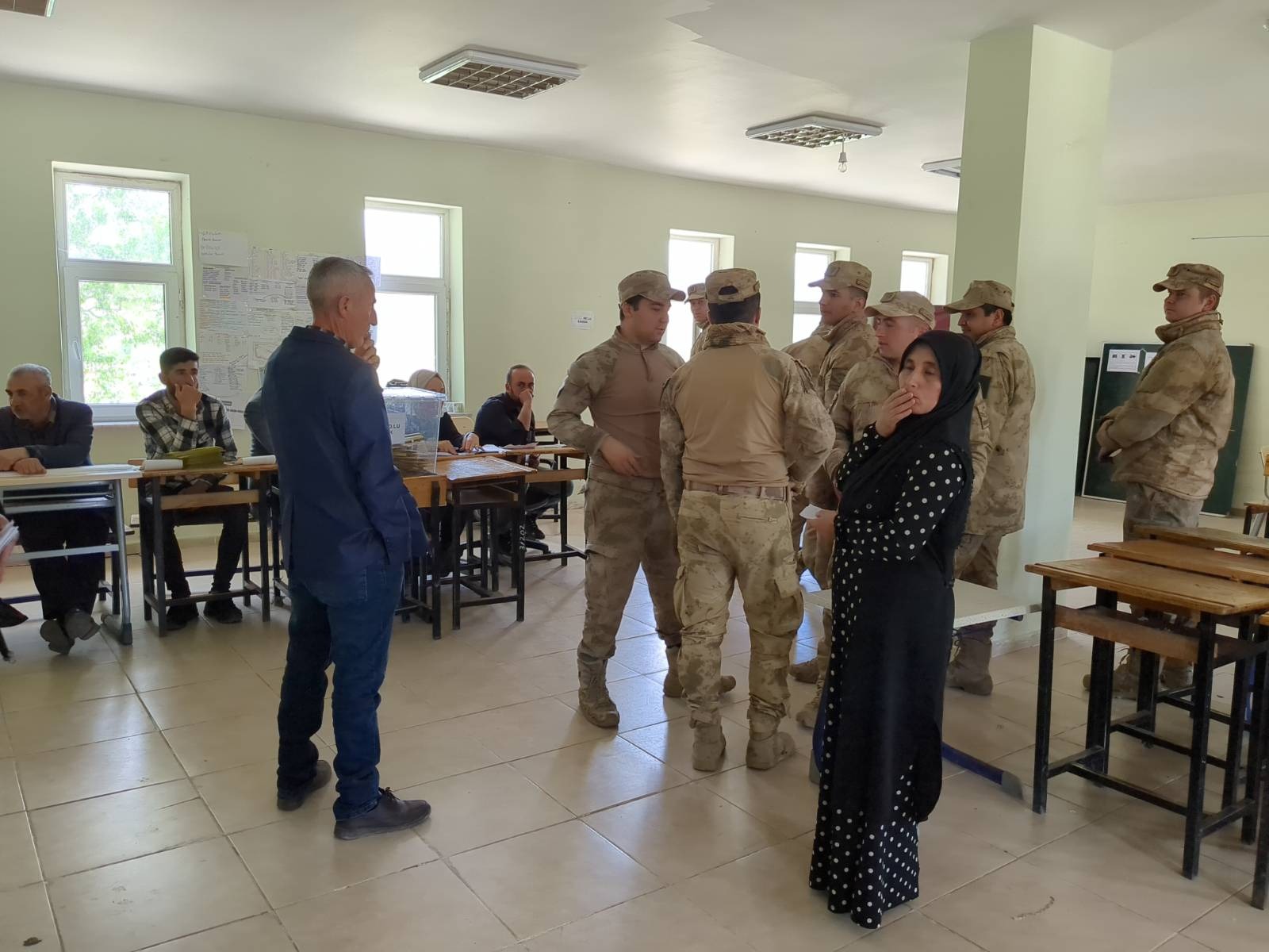 Soldiers in the voting rooms